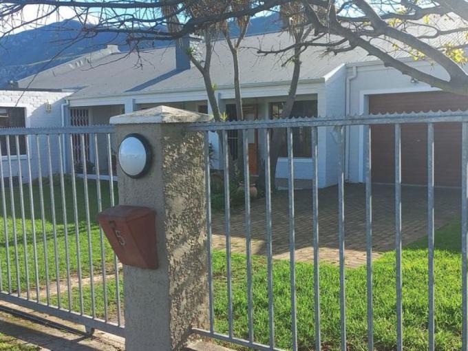 3 Bedroom House for Sale For Sale in Hermanus - MR683893