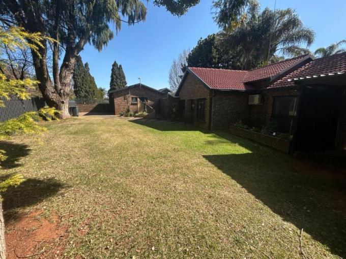 3 Bedroom House for Sale For Sale in Rooihuiskraal - MR683911