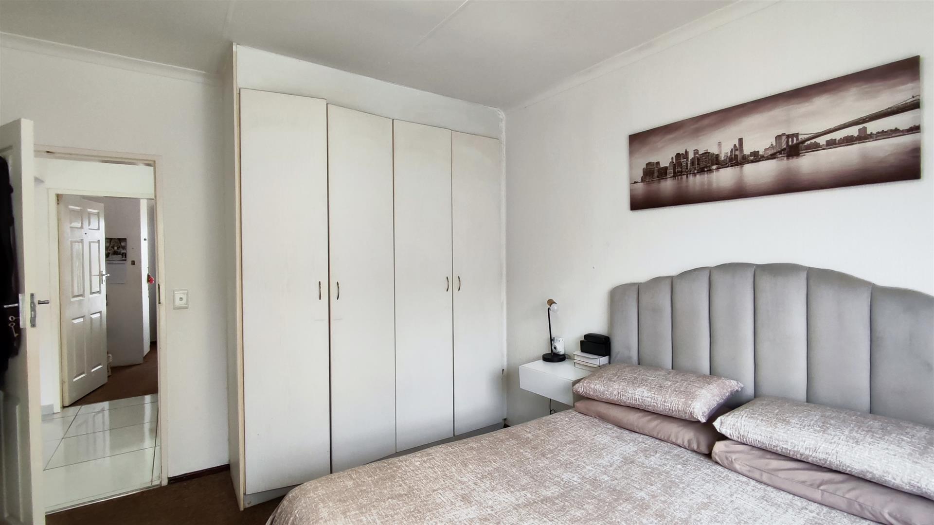 Bed Room 1 - 15 square meters of property in Florida