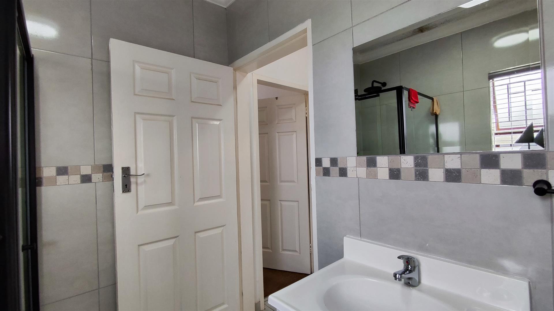 Bathroom 1 - 7 square meters of property in Florida