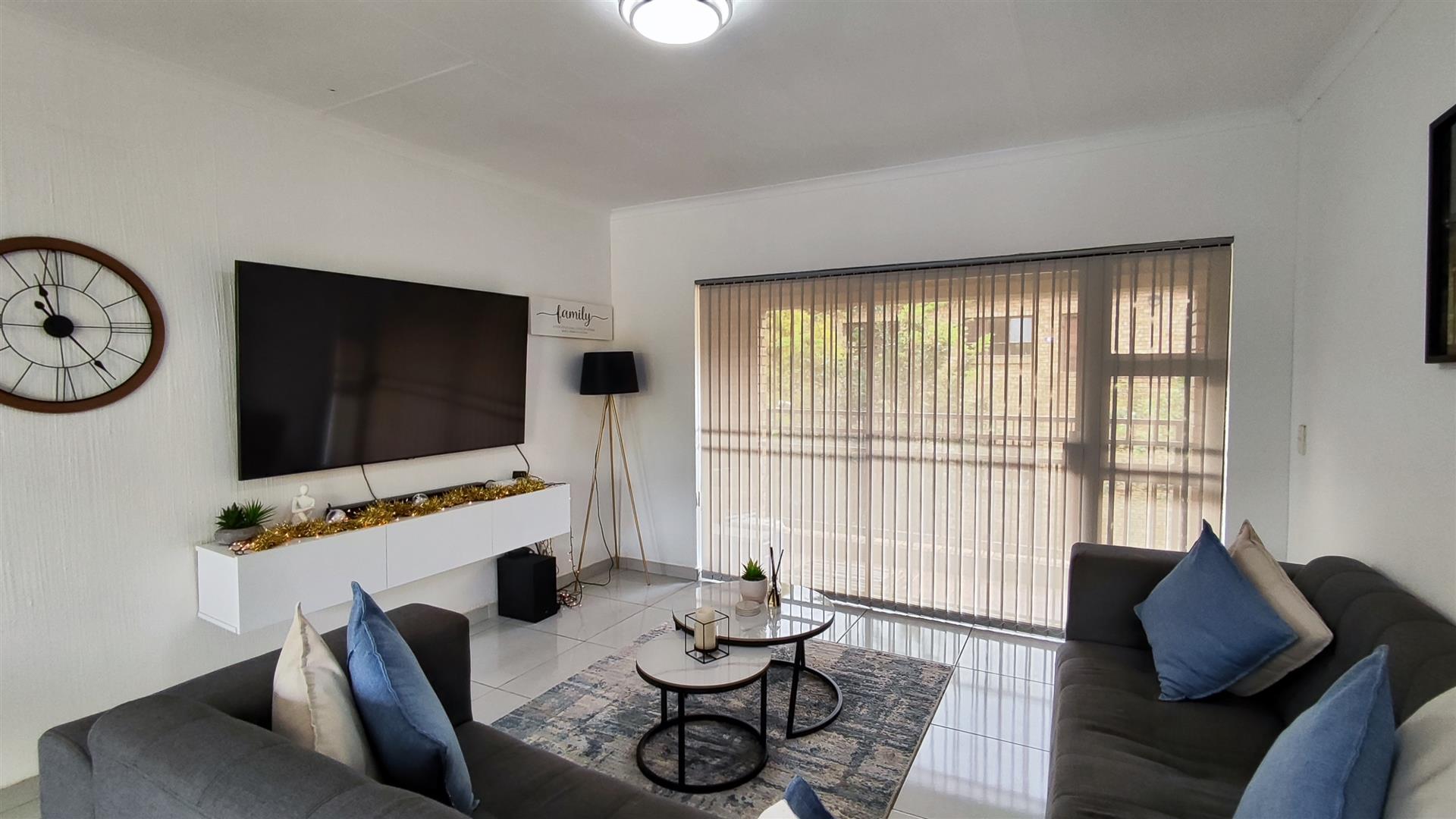 Lounges - 23 square meters of property in Florida