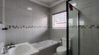 Bathroom 1 - 7 square meters of property in Florida