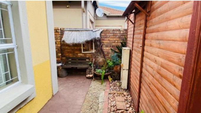 4 Bedroom Freehold Residence for Sale For Sale in Montana - MR683976