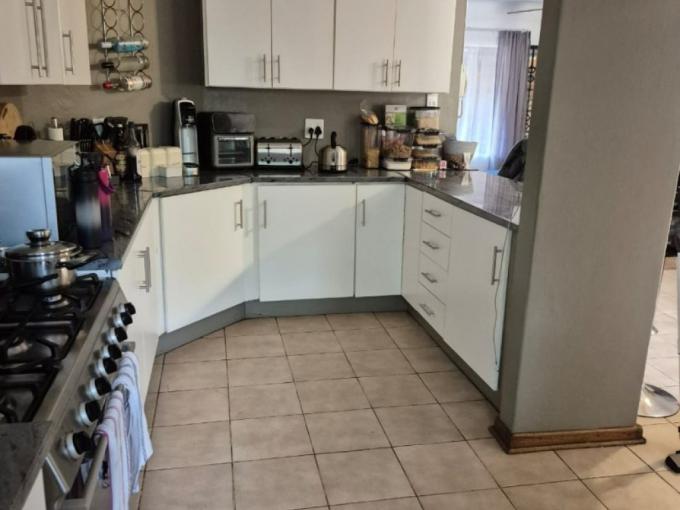 3 Bedroom Simplex for Sale For Sale in Middelburg - MP - MR683993