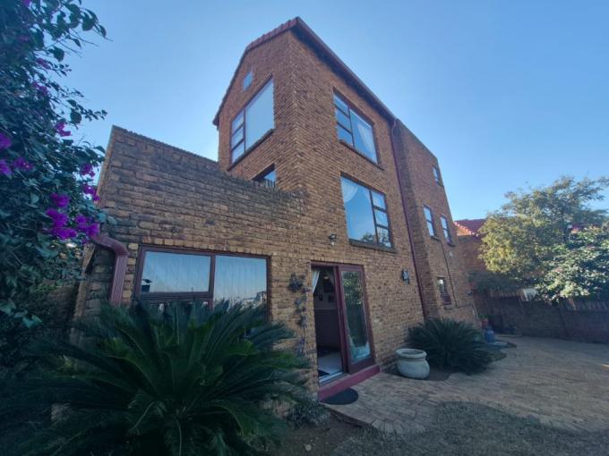 3 Bedroom Simplex for Sale For Sale in Bassonia - MR683998