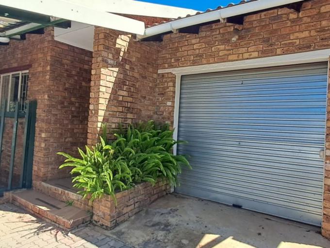 2 Bedroom Simplex for Sale For Sale in Bergsig - Heidelberg - MR684018
