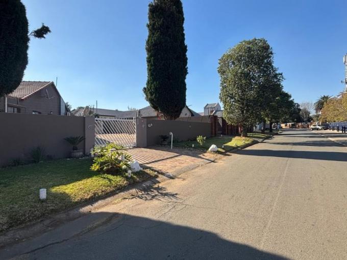 4 Bedroom House for Sale For Sale in Brackenhurst - MR684036
