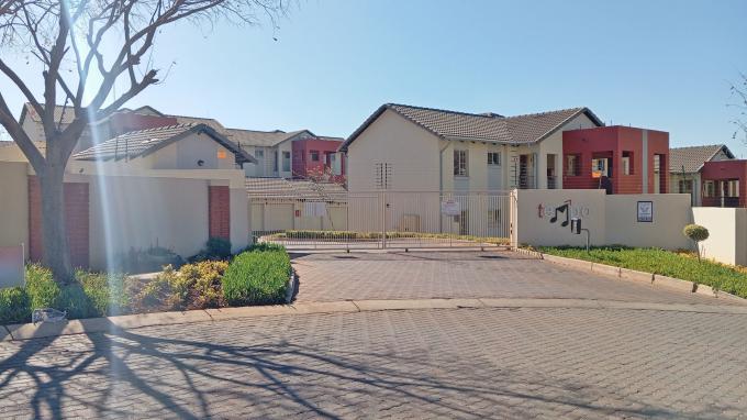 2 Bedroom Sectional Title for Sale For Sale in Noordwyk - Home Sell - MR684038