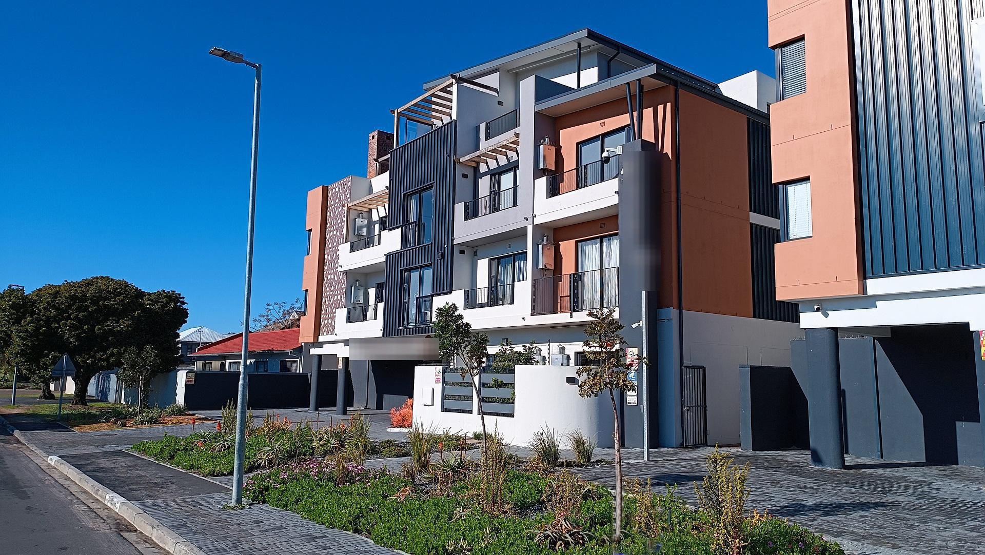 Front View of property in Table View