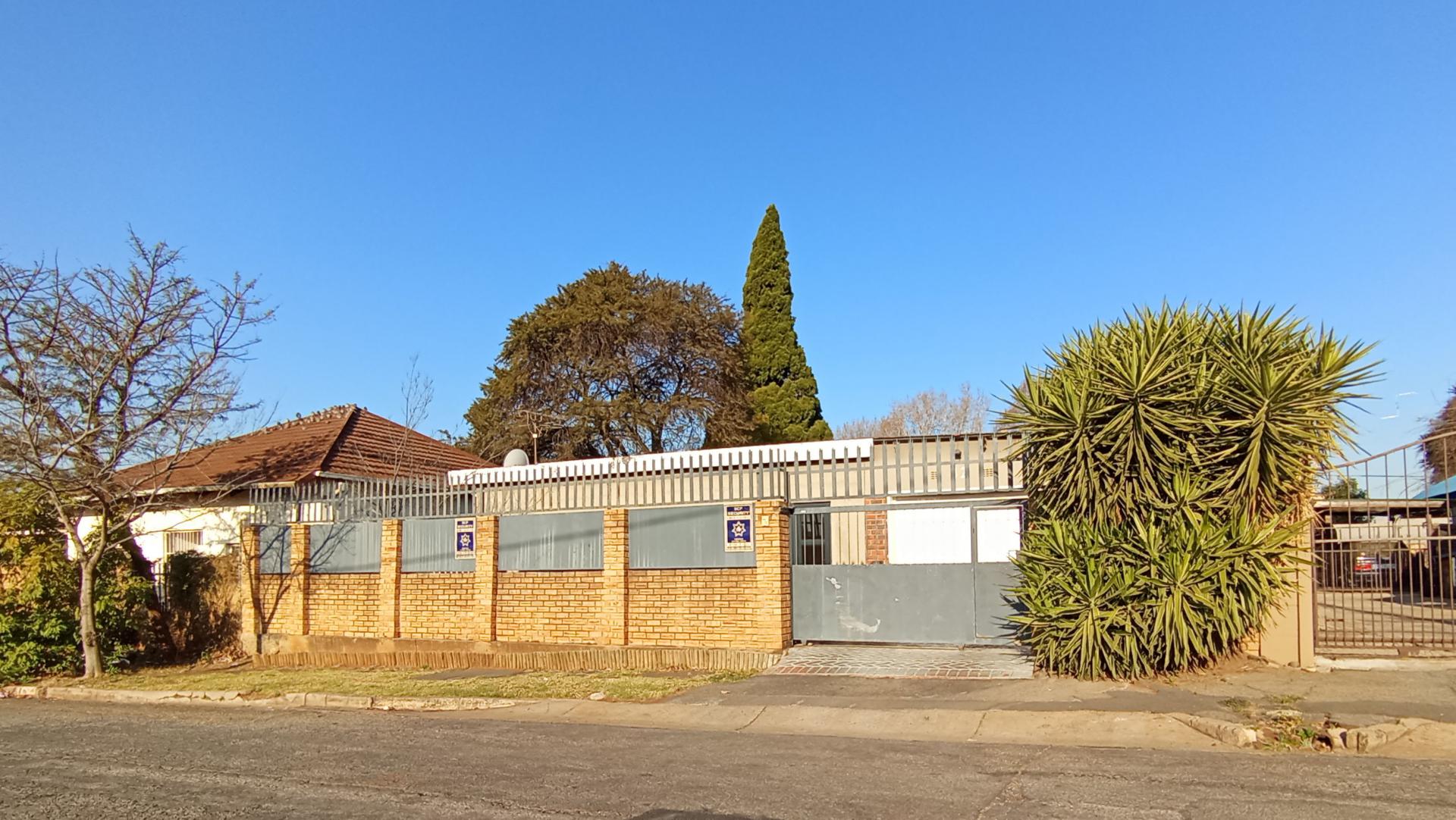Front View of property in Greymont