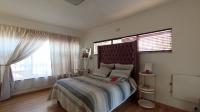 Main Bedroom - 21 square meters of property in Greymont