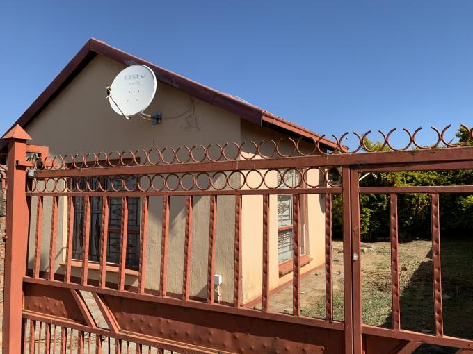 3 Bedroom House for Sale For Sale in Lotus Gardens - MR684051
