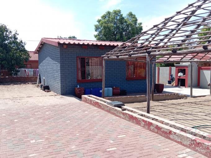 2 Bedroom House for Sale For Sale in Seshego-B - MR684054