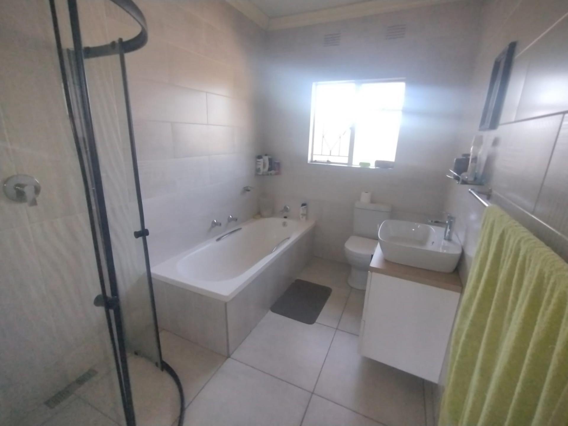  of property in Tulisa Park