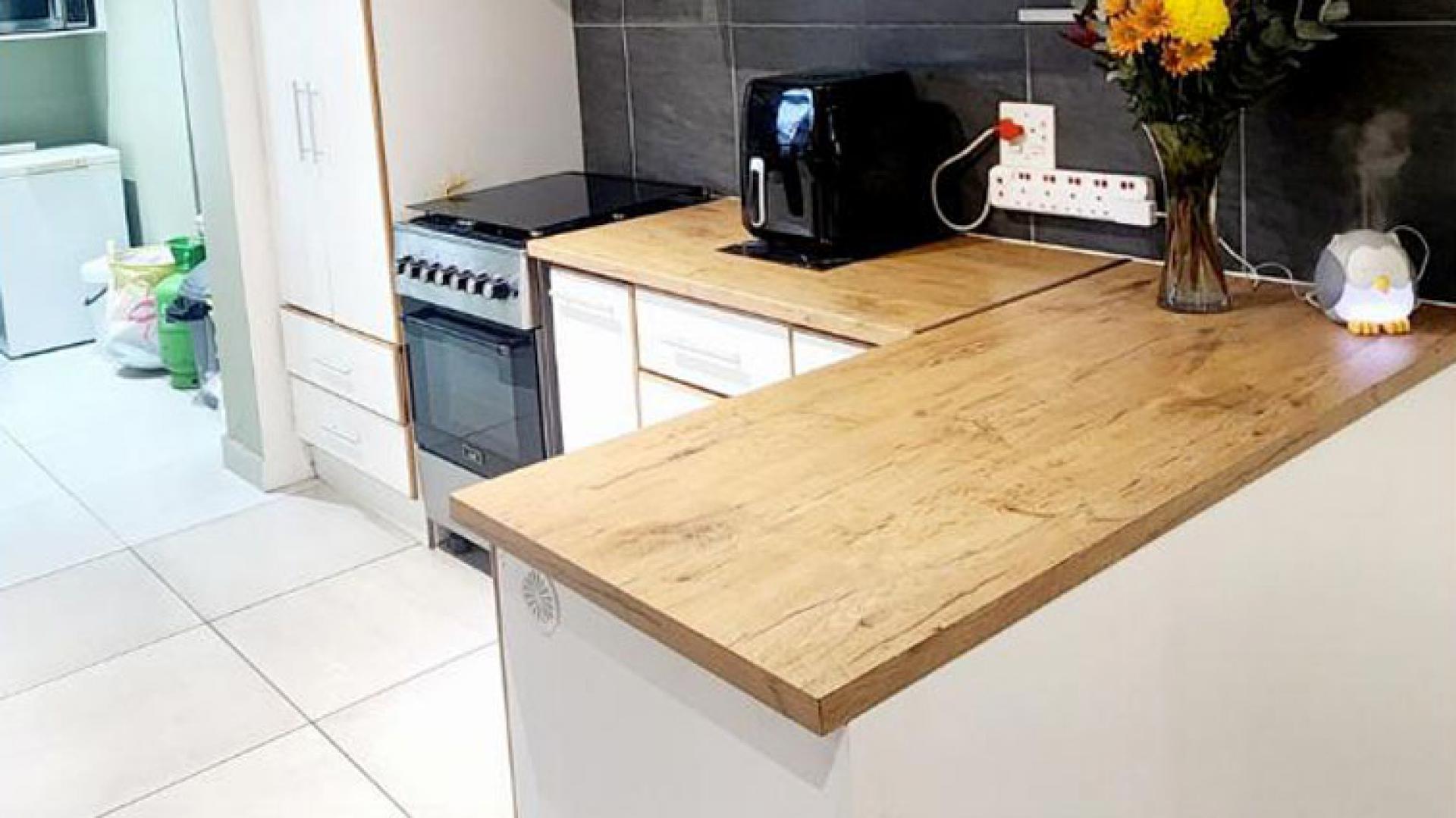 Kitchen of property in Brentwood Park