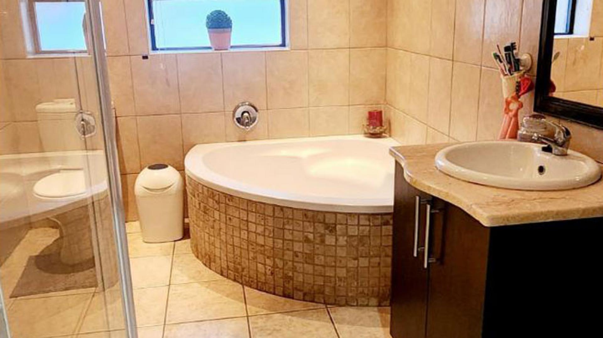 Bathroom 1 of property in Brentwood Park