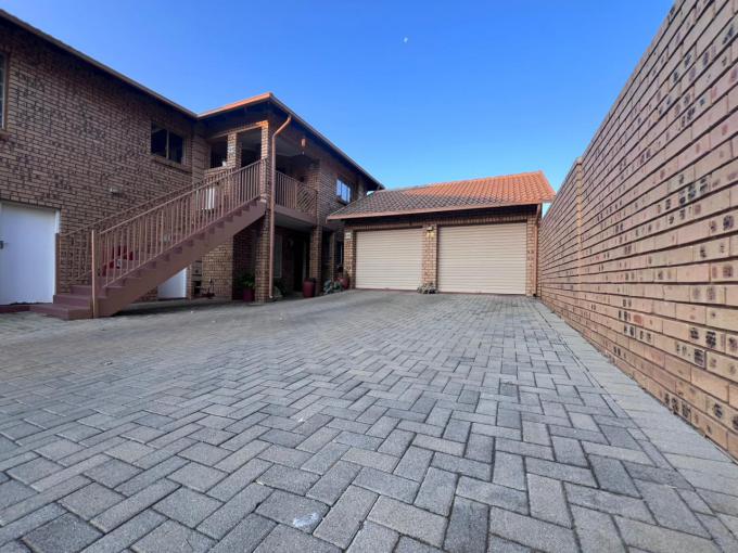 2 Bedroom Sectional Title for Sale For Sale in Magalieskruin - MR684077