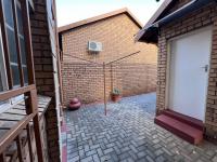  of property in Magalieskruin