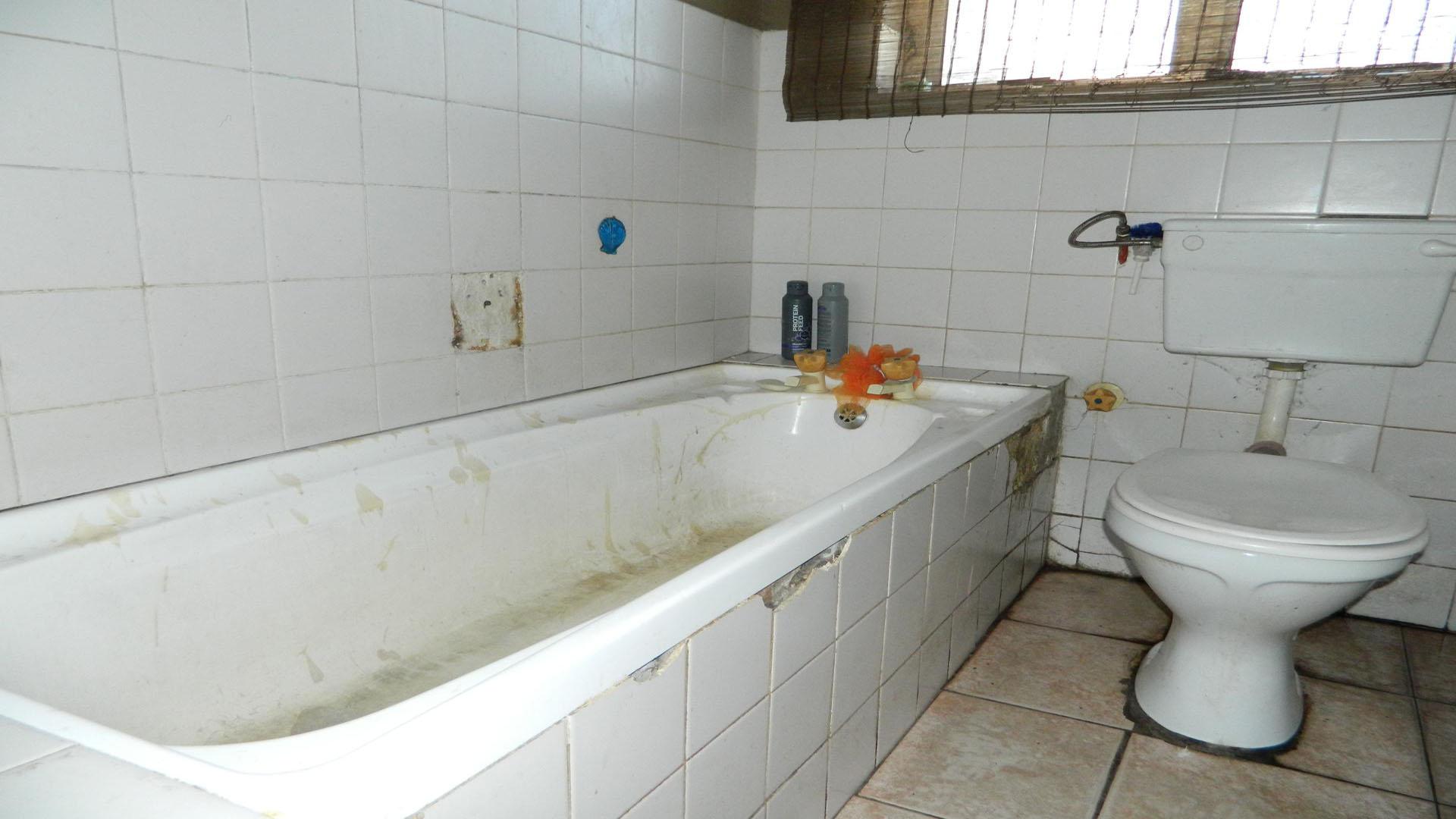Bathroom 1 of property in Hillcrest Heights