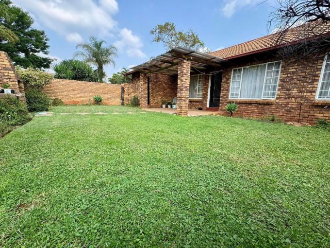 2 Bedroom Sectional Title for Sale For Sale in Annlin - MR684087