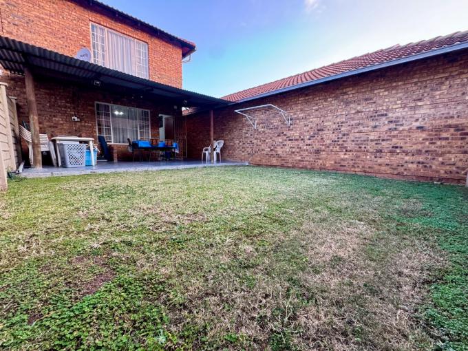 2 Bedroom Sectional Title for Sale For Sale in Annlin - MR684093