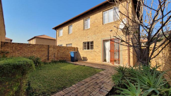3 Bedroom Sectional Title for Sale For Sale in Annlin - MR684131