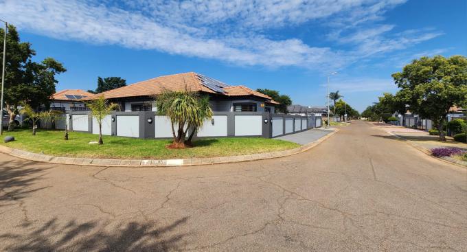 4 Bedroom House for Sale For Sale in Doornpoort - MR684134