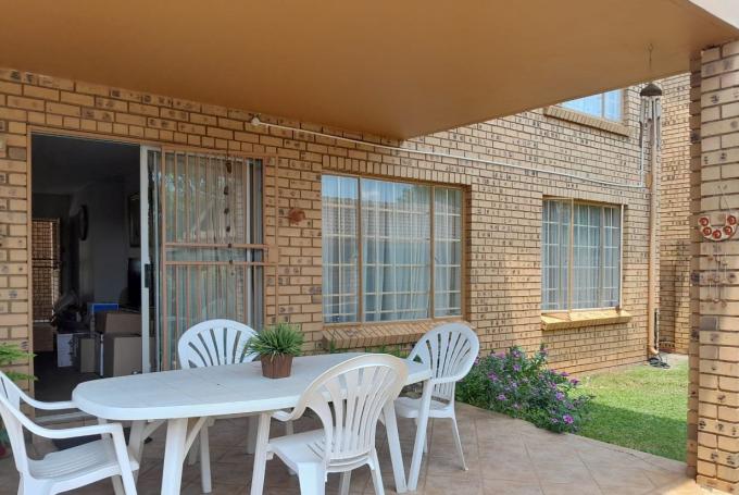 2 Bedroom Sectional Title for Sale For Sale in Magalieskruin - MR684139