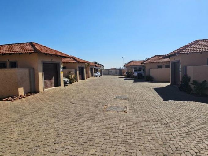 3 Bedroom Simplex for Sale For Sale in Bendor - MR684169