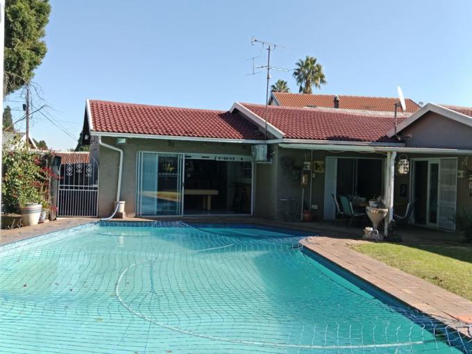 3 Bedroom House for Sale For Sale in Brackendowns - MR684192