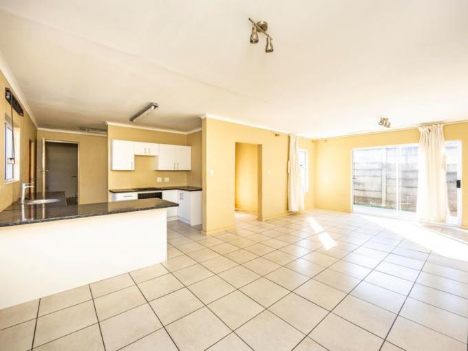 4 Bedroom Simplex for Sale For Sale in Cambridge West - MR684203