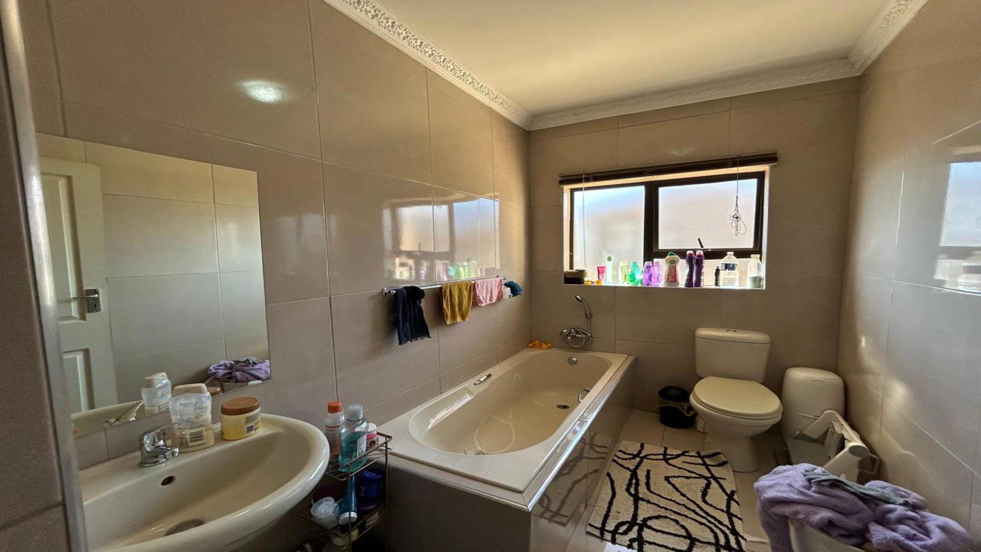 Main Bathroom of property in Tzaneen
