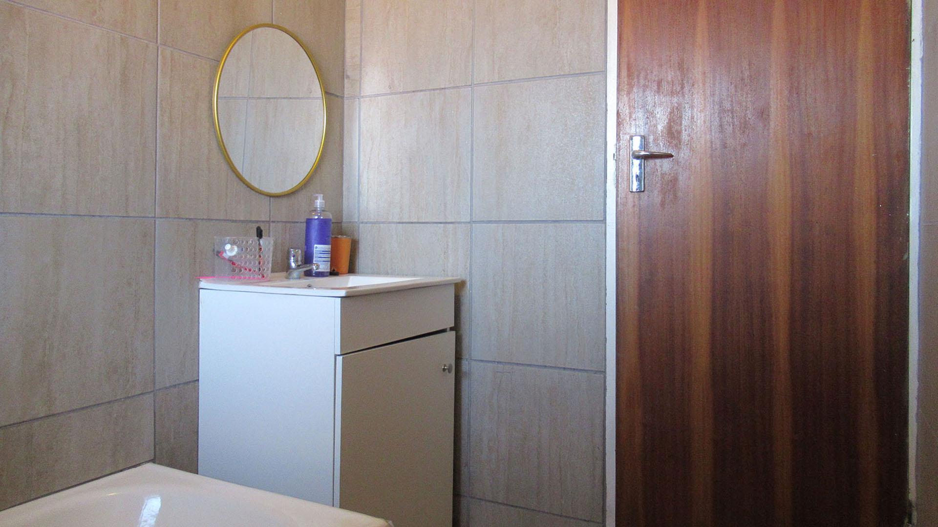 Bathroom 1 - 6 square meters of property in Culemborg Park