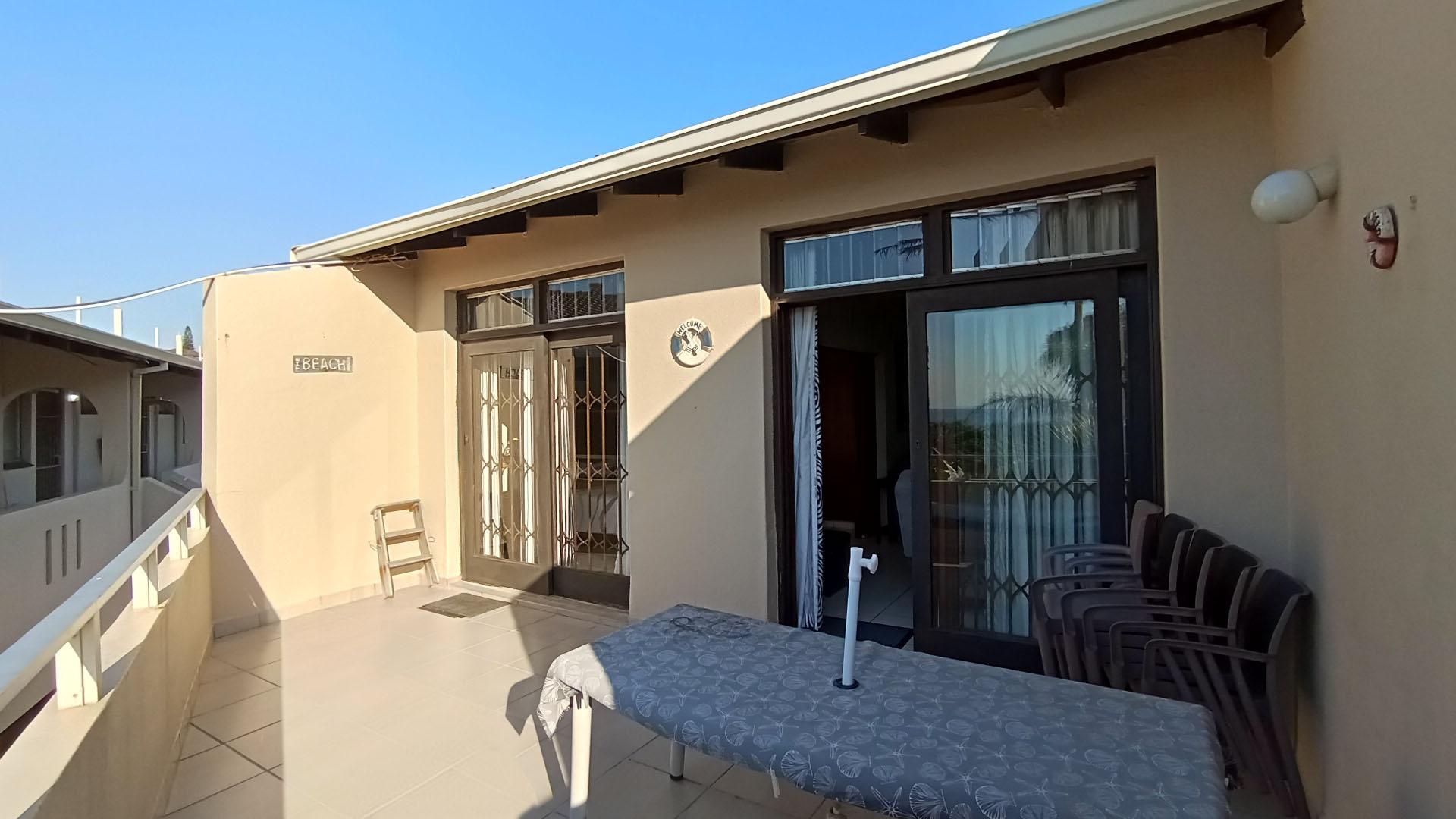 Balcony - 18 square meters of property in Warner Beach