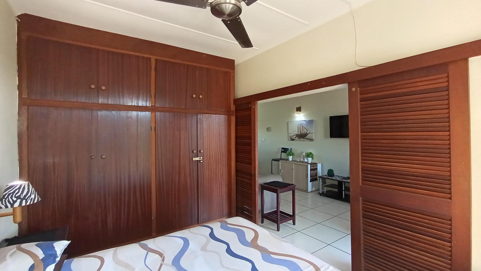 Bed Room 1 - 14 square meters of property in Warner Beach