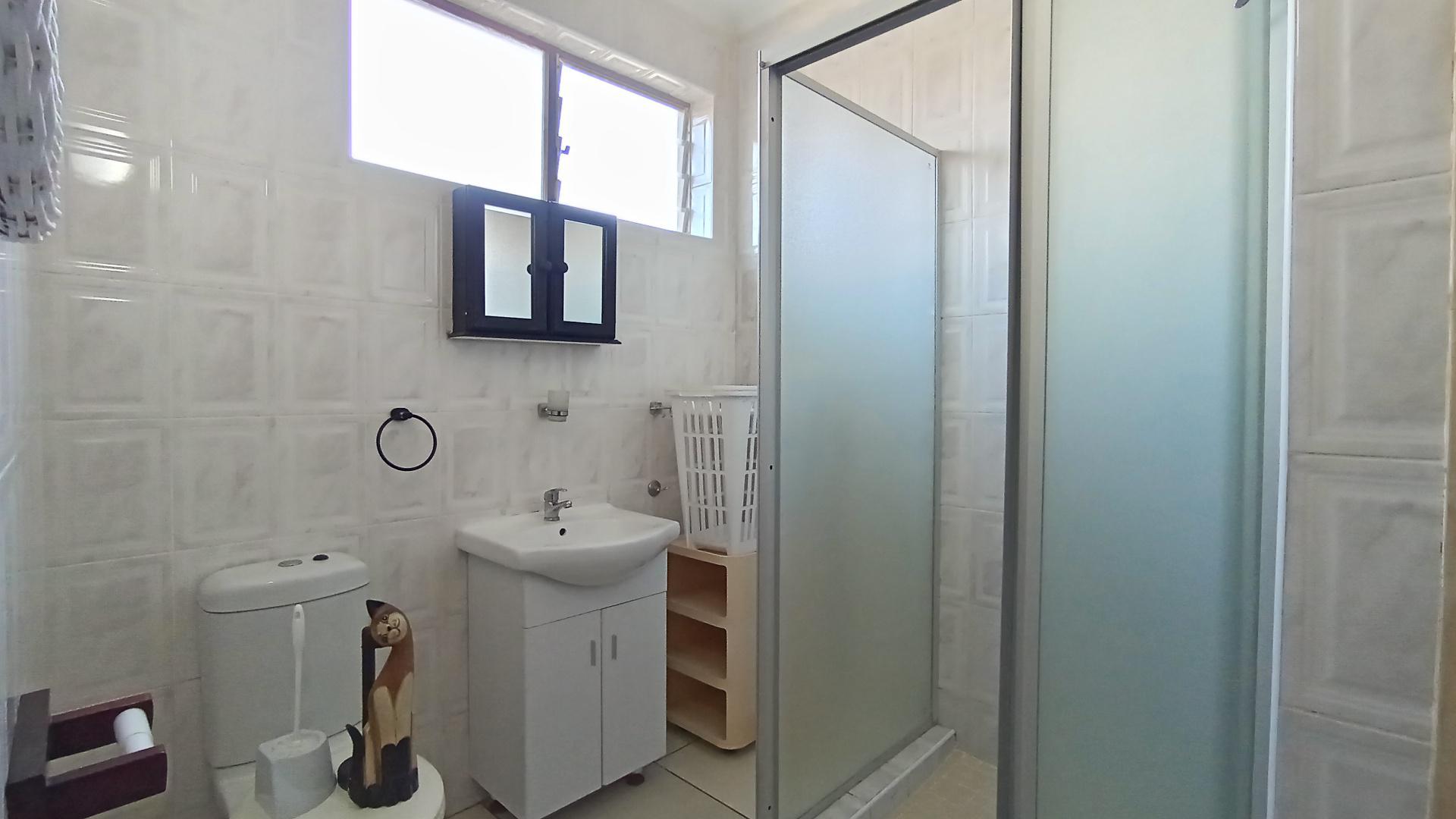 Bathroom 1 - 6 square meters of property in Warner Beach
