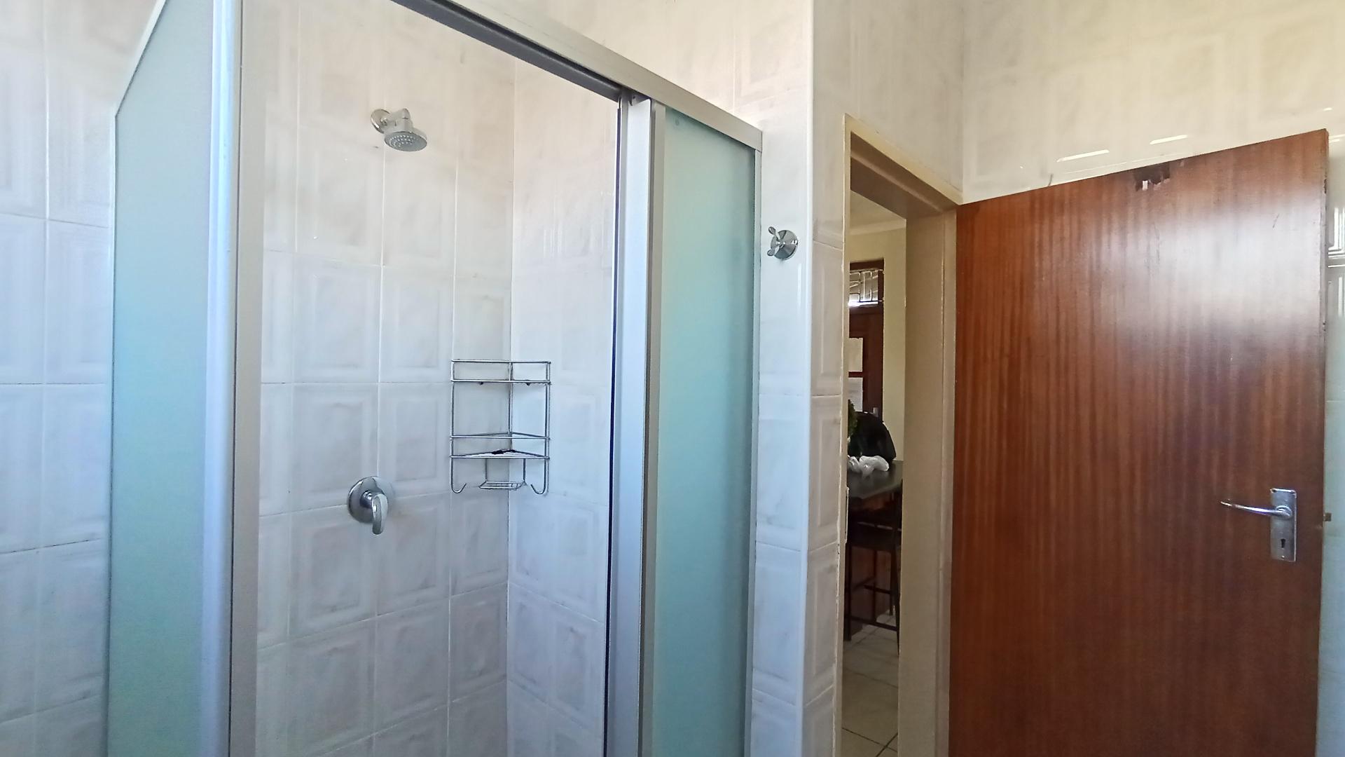 Bathroom 1 - 6 square meters of property in Warner Beach