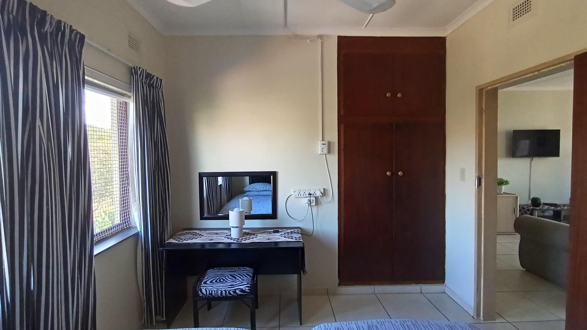 Bed Room 2 - 12 square meters of property in Warner Beach