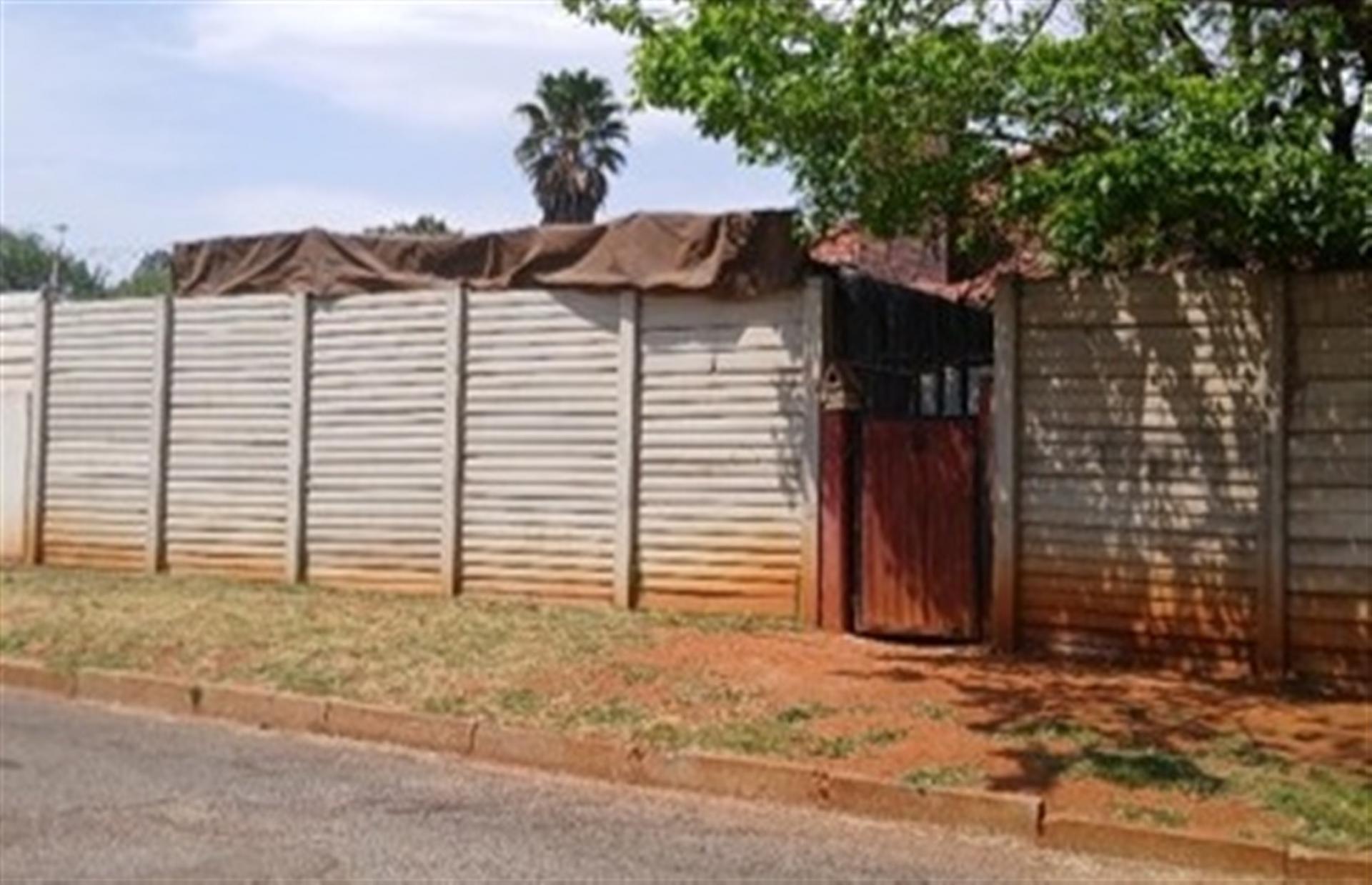 Front View of property in Rhodesfield