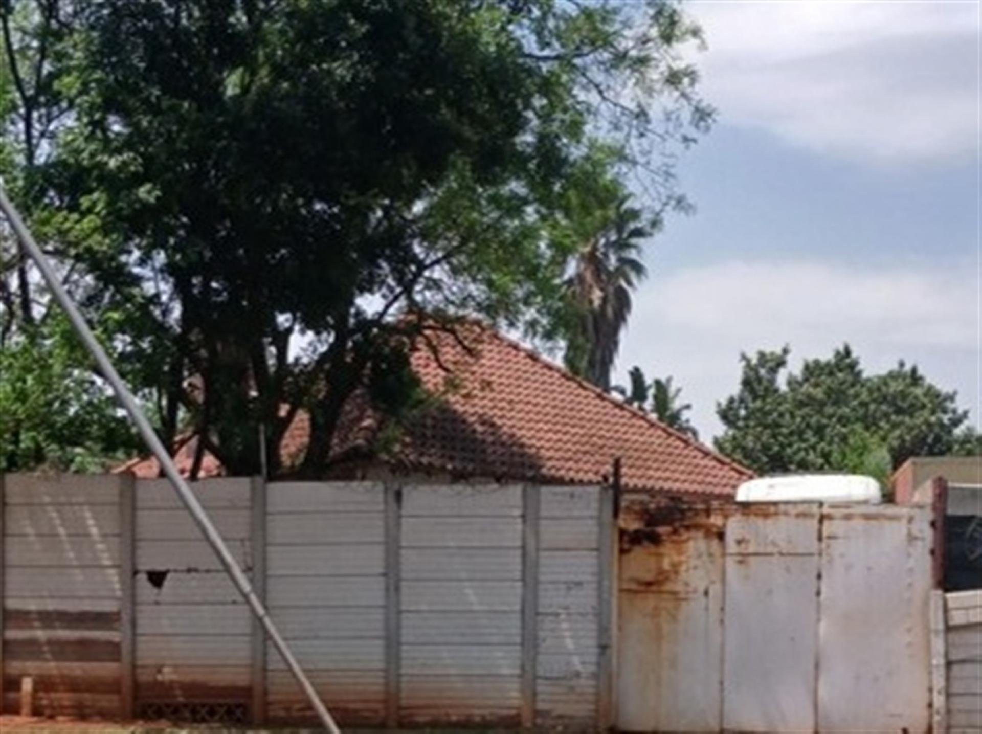 Front View of property in Rhodesfield