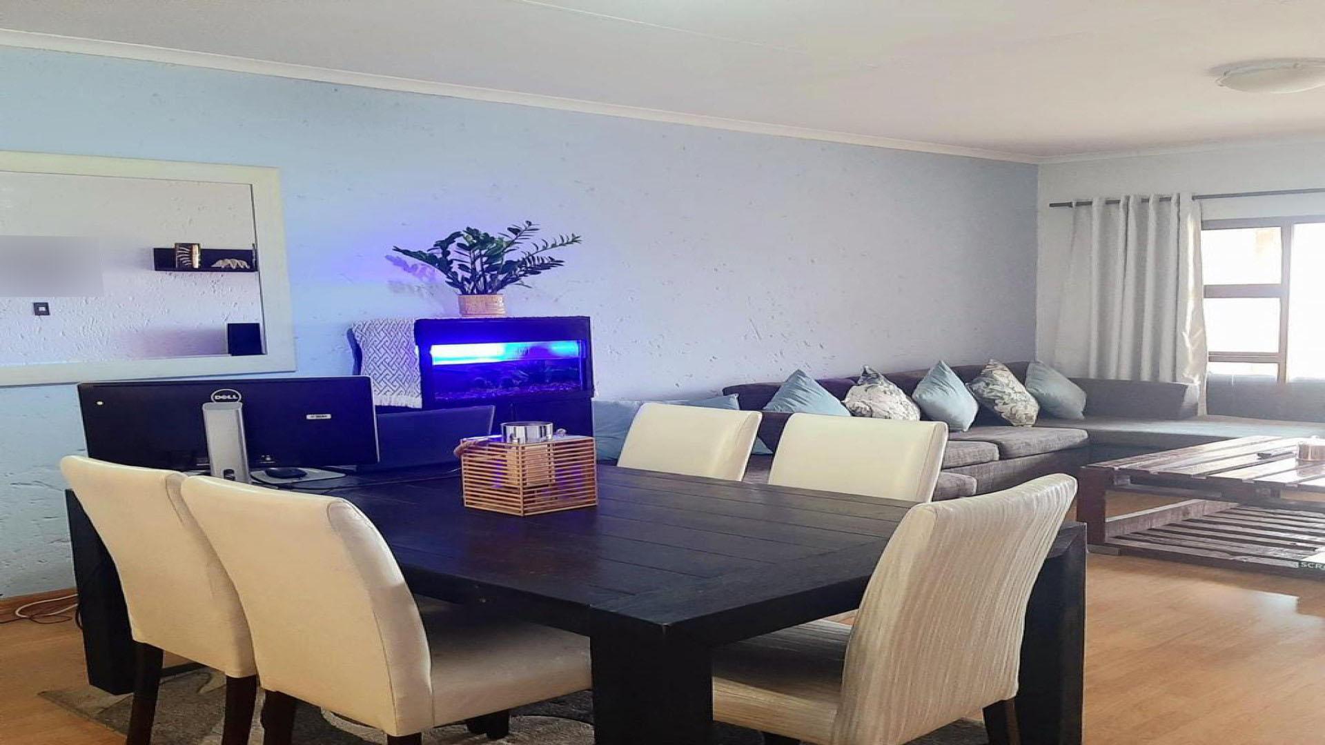 Dining Room of property in Corlett Gardens