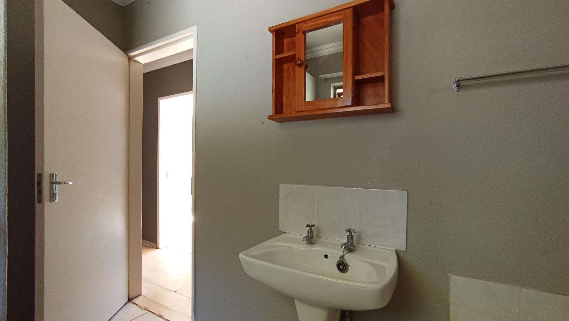 Bathroom 1 - 6 square meters of property in North Riding A.H.