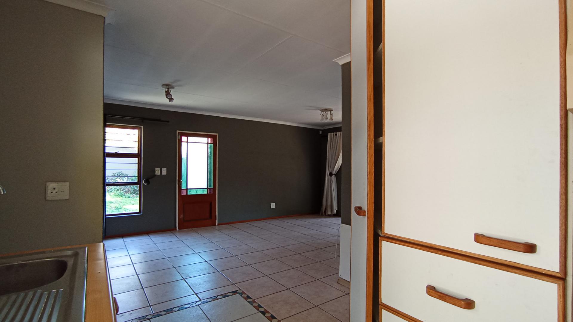 Kitchen - 7 square meters of property in North Riding A.H.