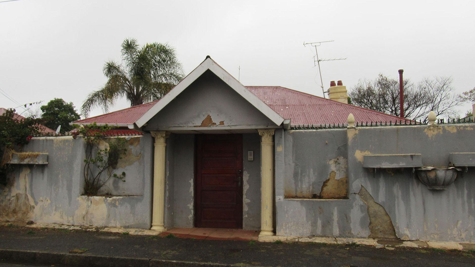 Front View of property in Bellevue