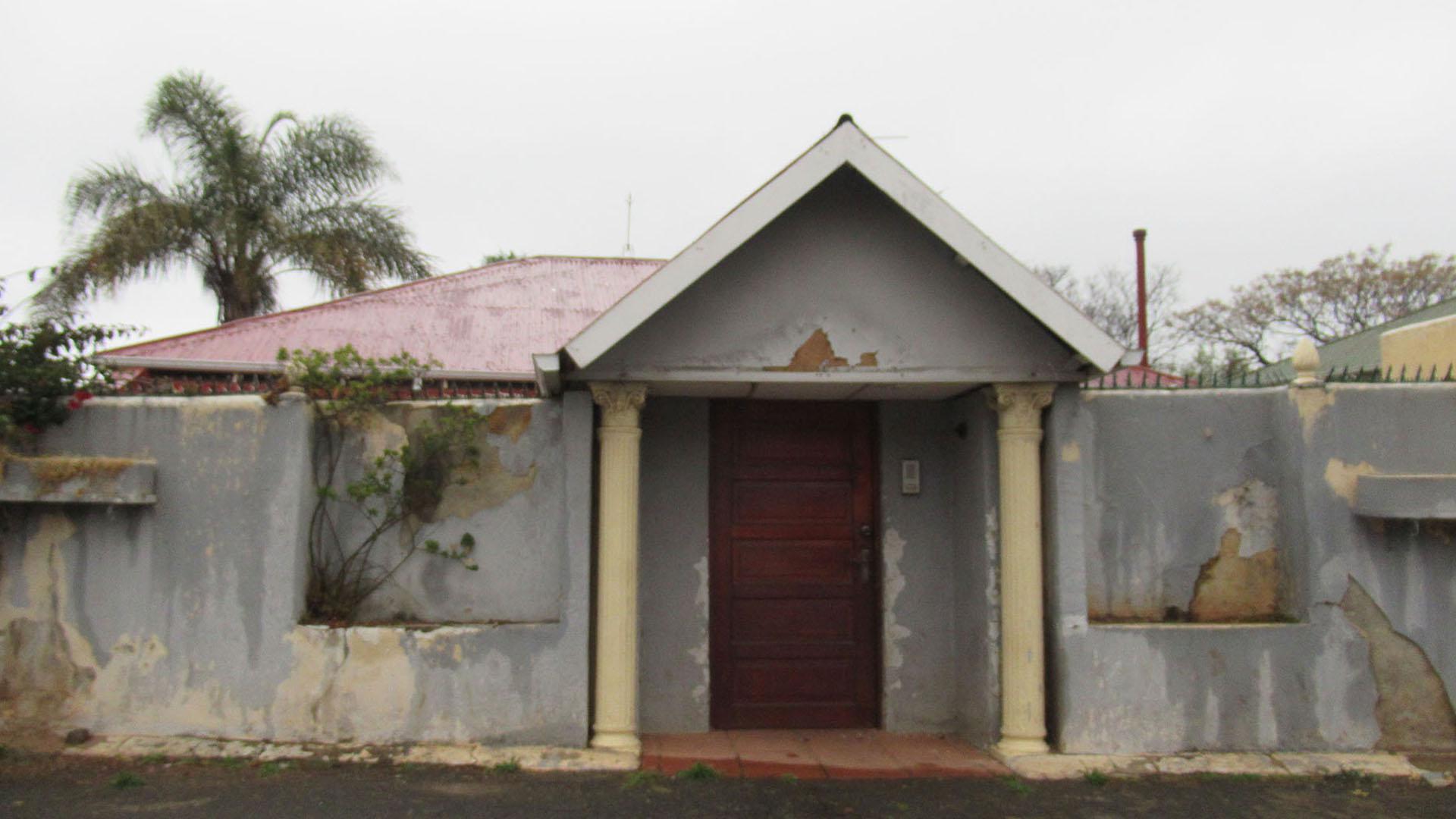Front View of property in Bellevue