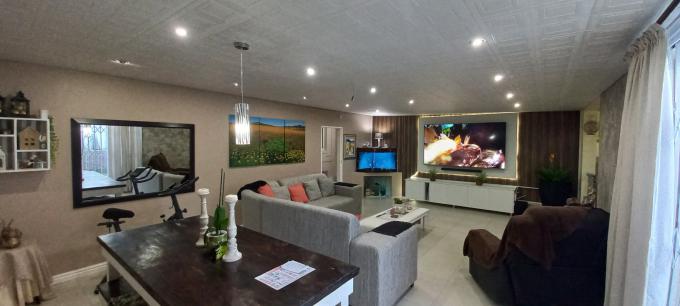3 Bedroom House for Sale For Sale in Sunnyridge - MR684296