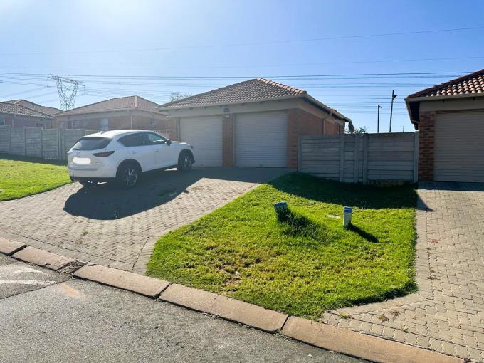 3 Bedroom House for Sale For Sale in Thatchfield - MR684298