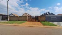 Front View of property in Mapleton