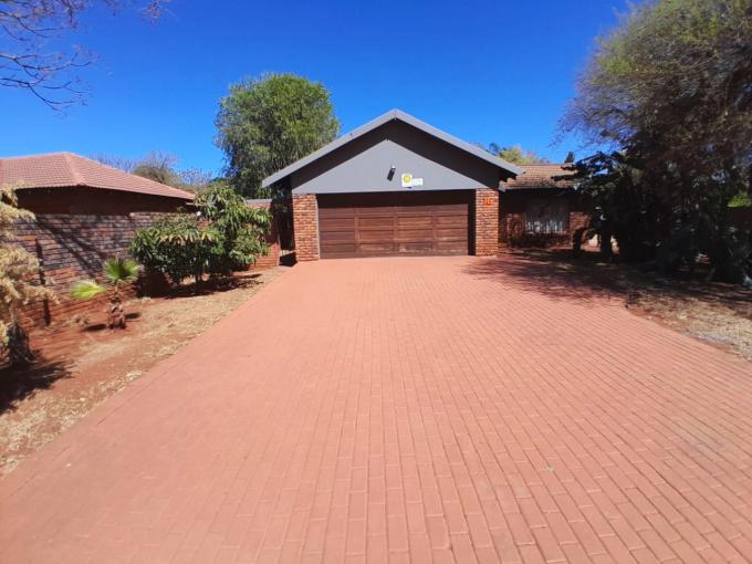 3 Bedroom House for Sale For Sale in Mookgopong (Naboomspruit) - MR684319