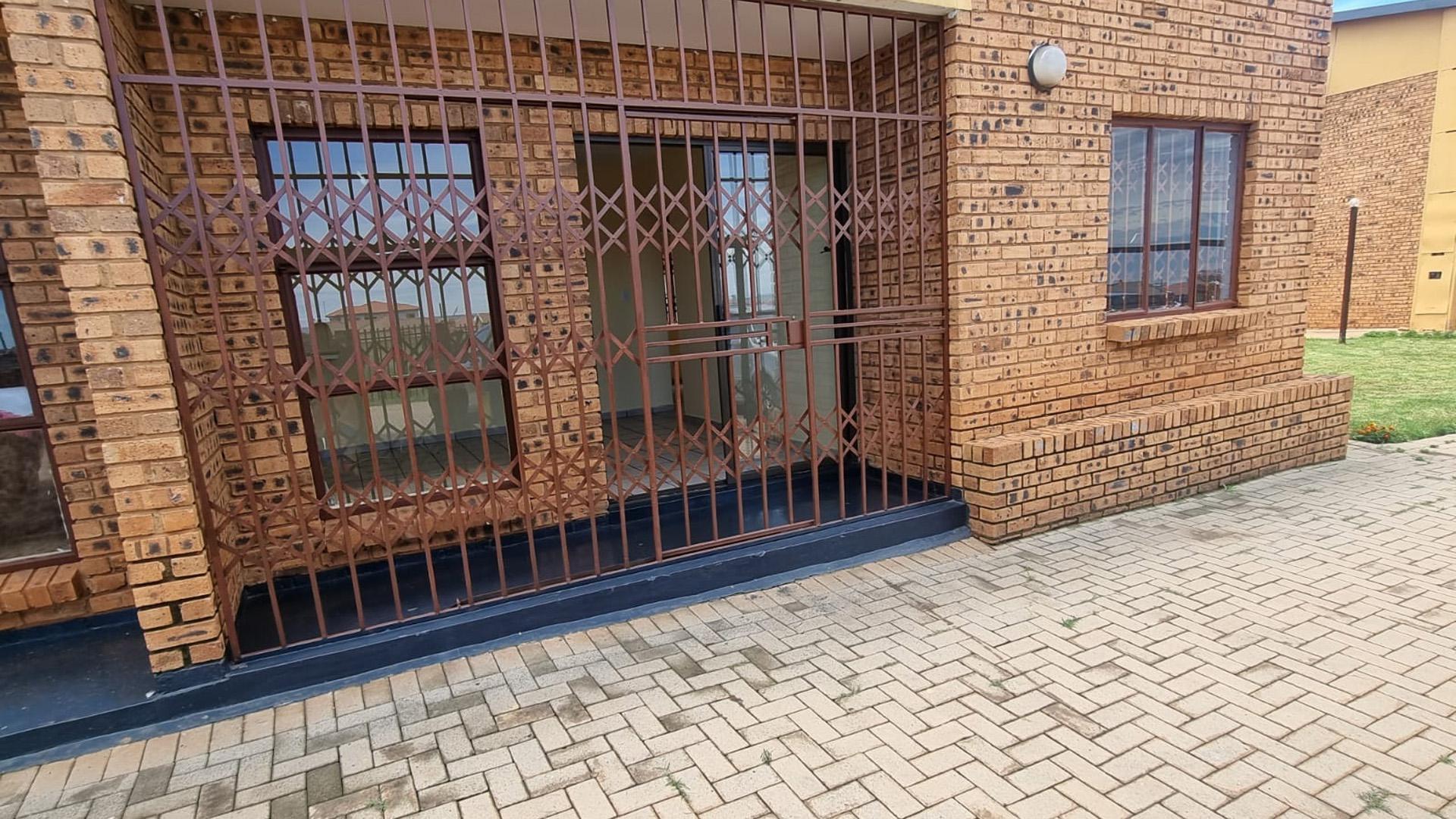 Front View of property in Boksburg North